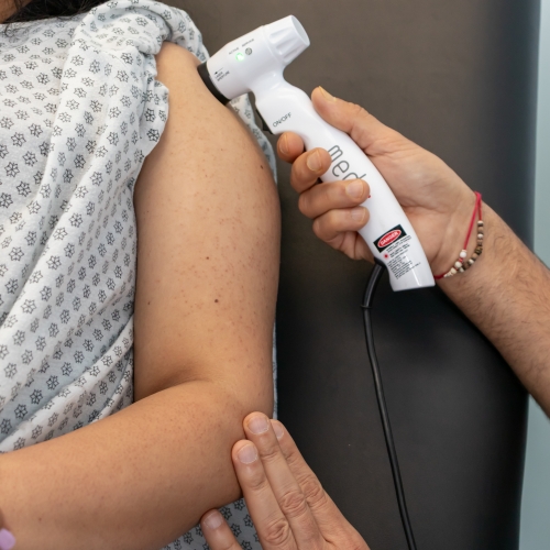 laser-therapy-infrared-Apex-Physiotherapy-and-Health-Clinic-Abbotsford-Surrey-BC